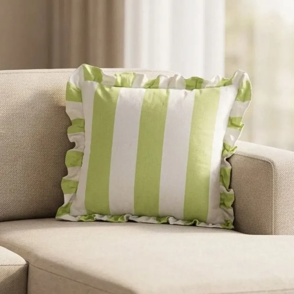 Almofada de Riscas com Folho Verde 45x45