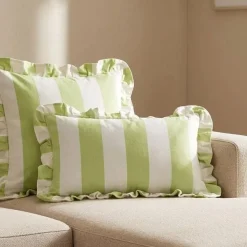 Almofada de Riscas com Folho Verde 50x30