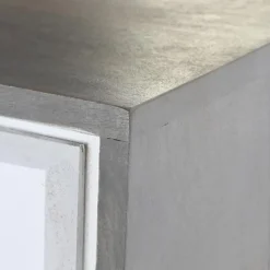 Aparador Relevo Branco com Acabamentos em Bronze Dourado