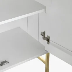 Aparador Relevo Branco com Acabamentos em Dourado