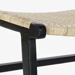 Banco Preto de Madeira e Rattan