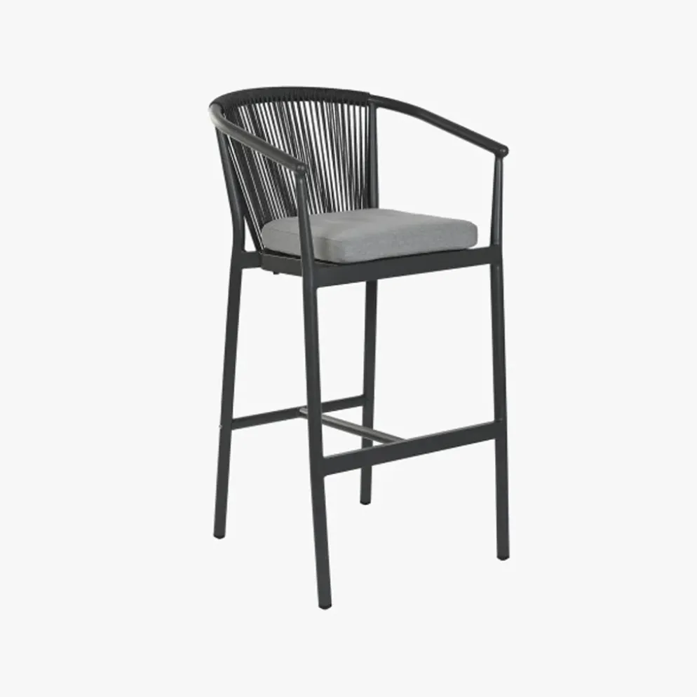 Cadeira Alta de Metal e Rattan Preta