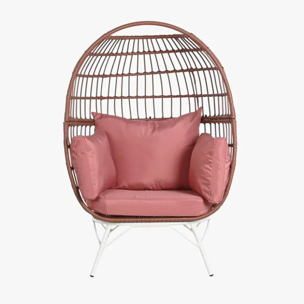 Cadeirão em Metal Branco e Rattan Rosa 99x71x147