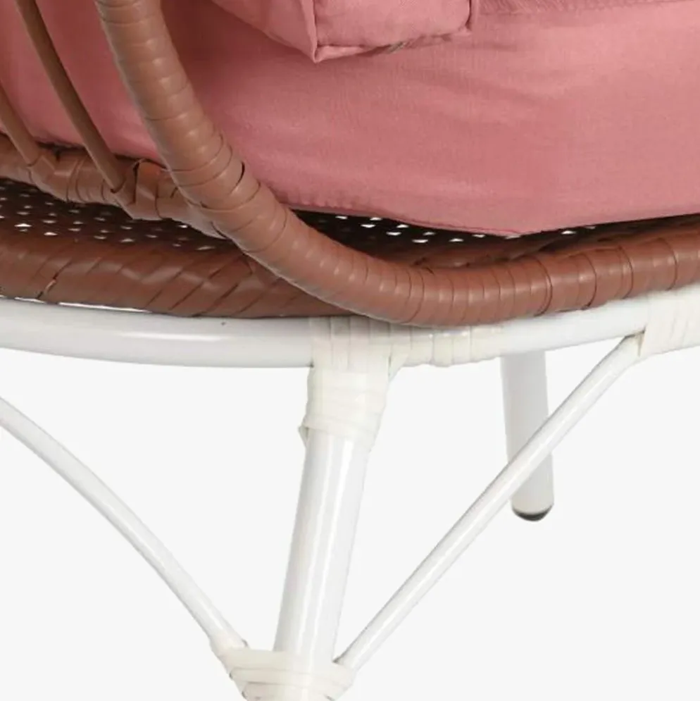 Cadeirão em Metal Branco e Rattan Rosa 99x71x147