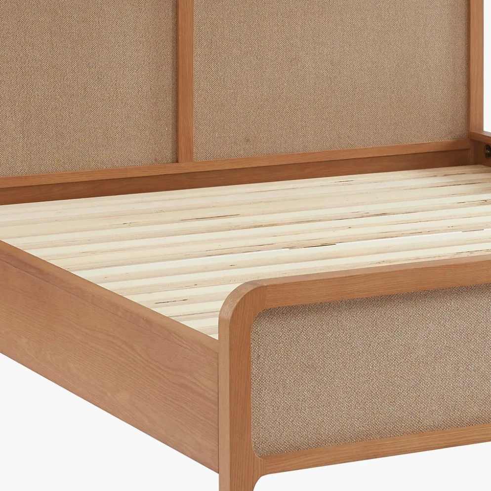 Cama com Cabeceira em Linho
