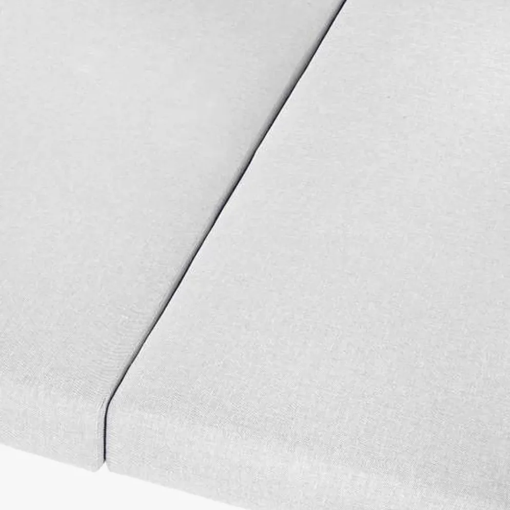 Cama lounge de exterior com cortinas