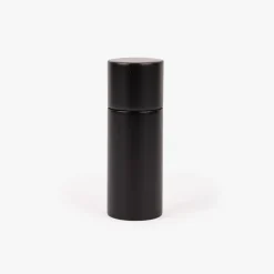 Moinho de madeira preto