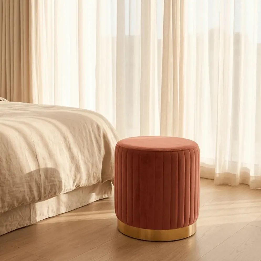 Pouf Tijolo de Veludo com riscas em dourado