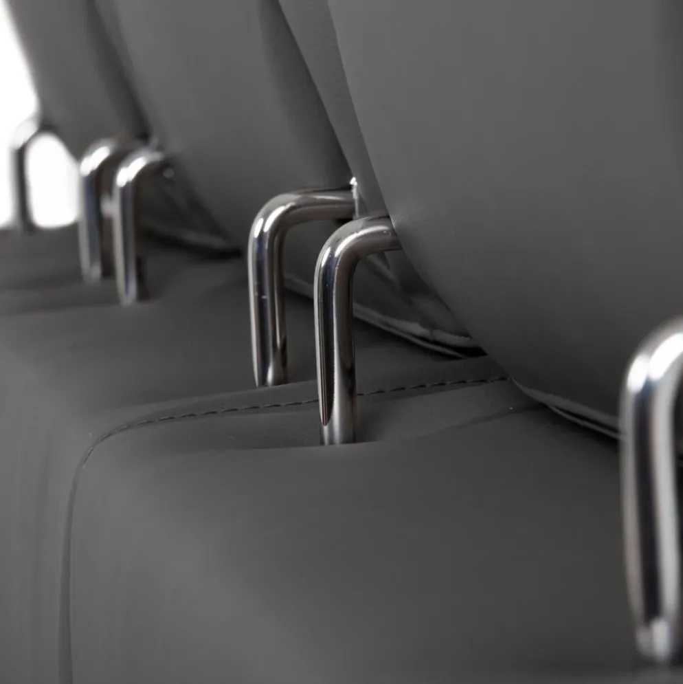 Sofá cama com chaise longue reversível, cabeceiras ajustáveis e dois pufes
